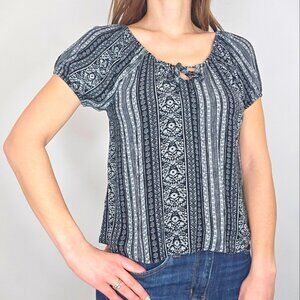 Mudd Black and White Patterned Women's Short Sleeve Top Size Medium